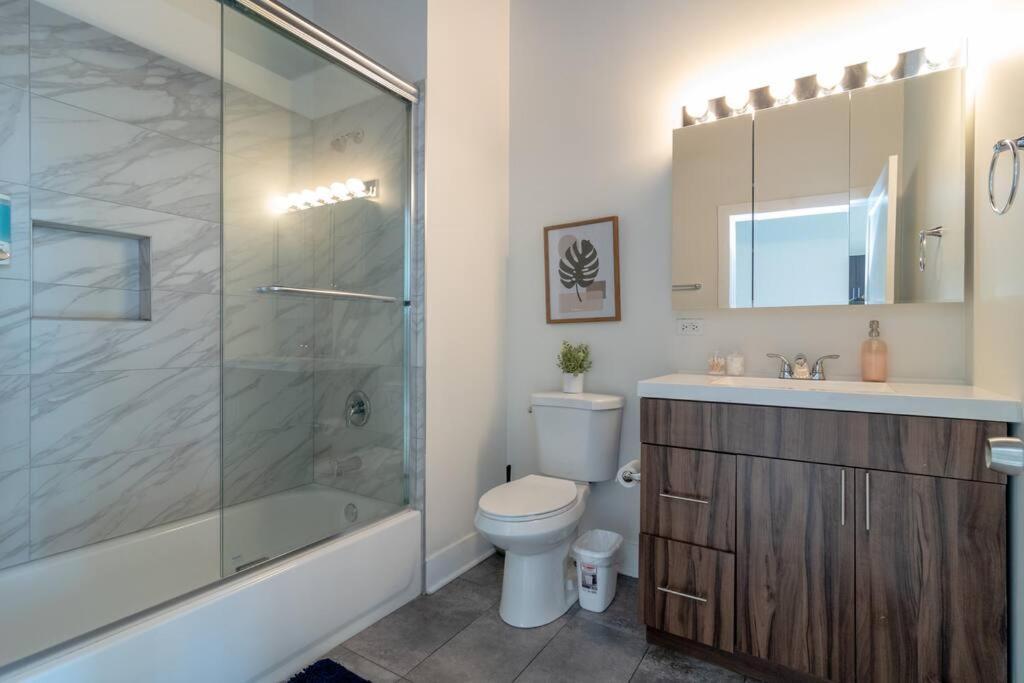 Mccormick Place 2Br Stylish Suite With Optional Parking And Gym For Up To 8 Guests Near Soldier Field And Grant Park Chicago Zewnętrze zdjęcie